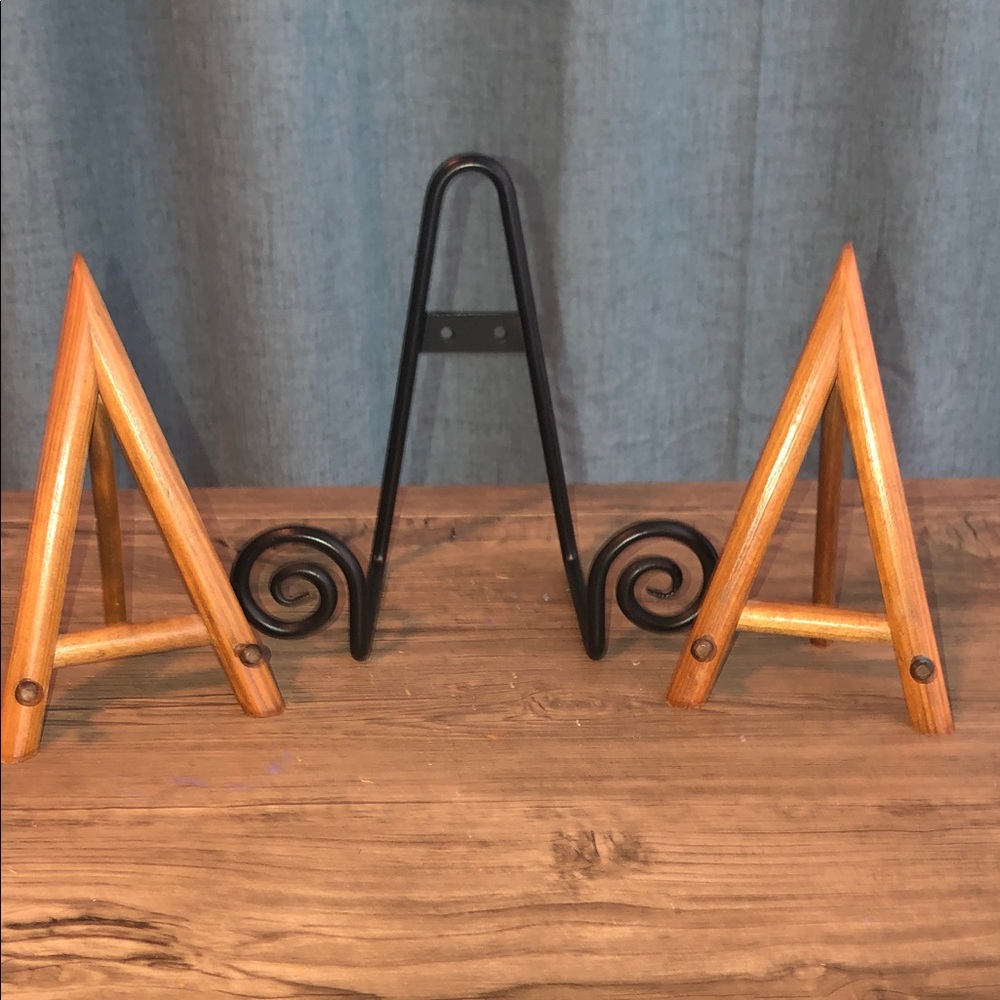 BUNDLE OF THREE EASEL STYLE FRAME/PLATE HOLDERS